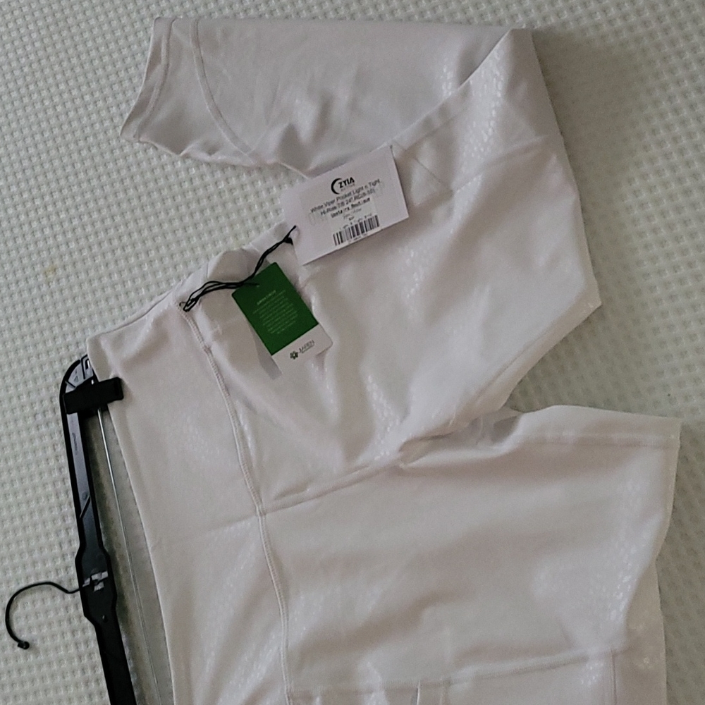 Zyia White Viper Pocket Light n Tight Hi-Rise Legging 7/8 length size 8-10